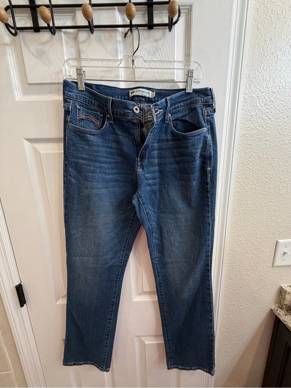 Levi's Women's Straight Leg Jeans in Dark Blue Wash